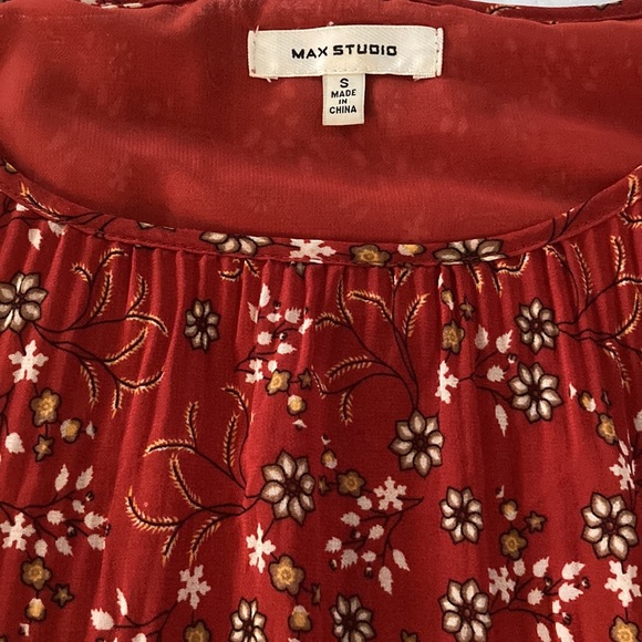 Pretty floral Max Studio loose top, size small - Picture 7 of 8